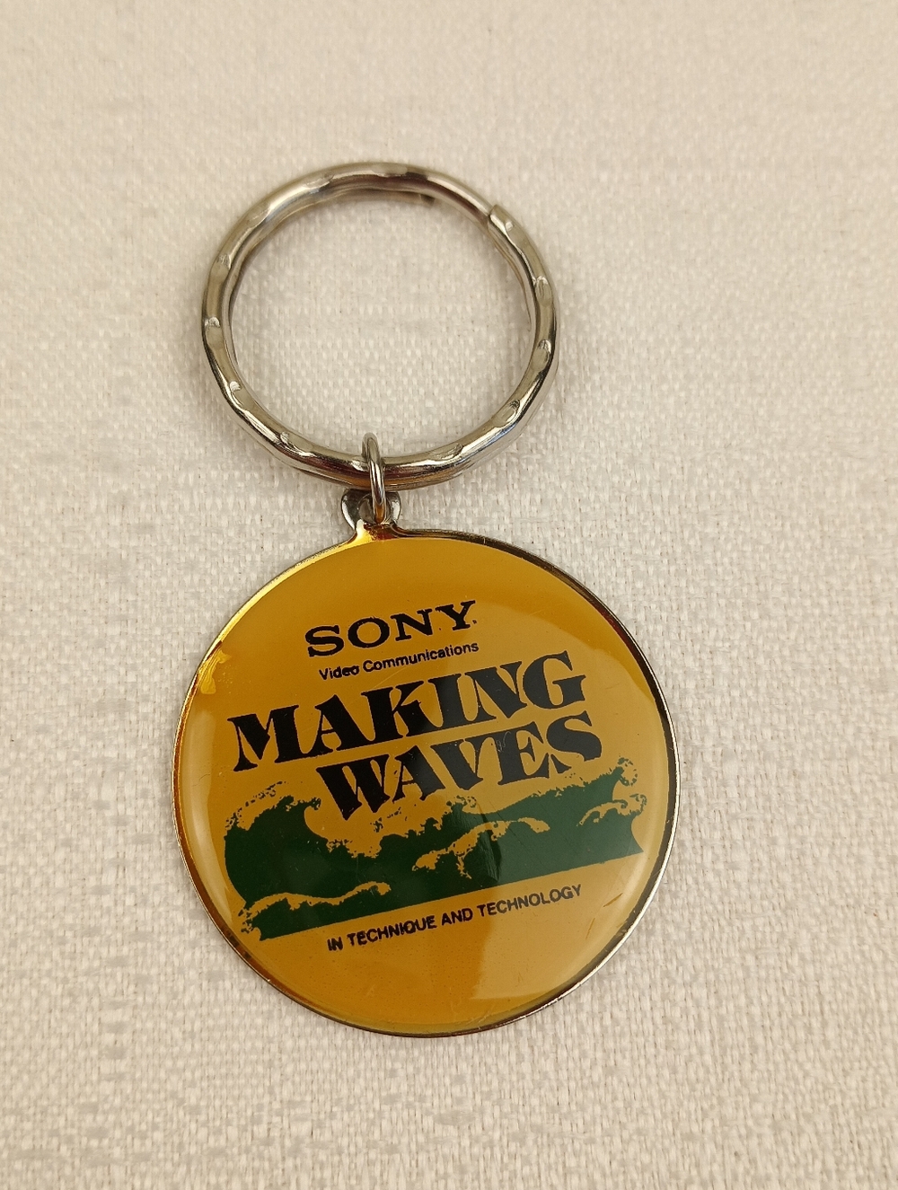 VTG Sony Making waves silver tone metal key chain with clear soft front logo